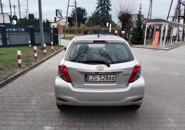 Toyota Yaris cena 21900 przebieg: 211000, rok produkcji 2012 z Drobin małe 191